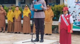 Tanamkan Nilai Karakter, Brigpol Riska Novianti Jadi Pembina Upacara di SDN 6 Nanga Pinoh