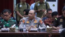 Kapolda Kalbar Irjen Pol. Dr. Pipit Rismanto, S.I.K., M.H. Siap Tindak Pelaku Pembakar Lahan