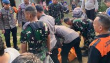 Evakuasi Dramatis Korban Helikopter PK-CFX di Sekadau, Tim Gabungan Tempuh Medan Terjal