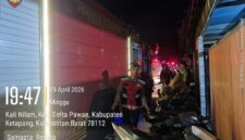 Samapta Polres Ketapang Bersama Piket Fungsi Gerak Cepat Datangi TKP Kebakaran Perumahan BTN Palm Vista