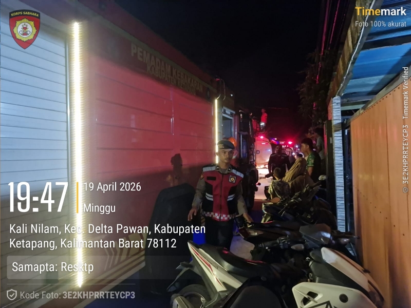Samapta Polres Ketapang Bersama Piket Fungsi Gerak Cepat Datangi TKP Kebakaran Perumahan BTN Palm Vista