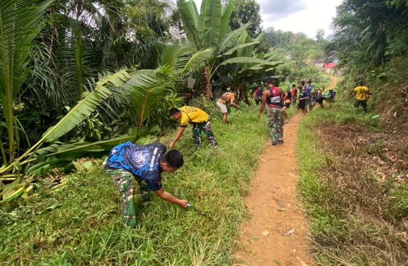 Gotong Royong TNI dan Warga Percepat Jalan Semayang–Tanak