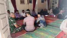 Kapten Inf Wasino Takziah ke Rumah Duka Camat Teluk Keramat