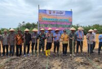 Kapolsek Manis Mata Bersama Forkopimcam Tanam Jagung, Perkuat Kemandirian Pangan Desa