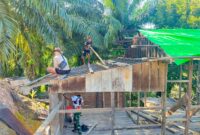 Satgas TMMD Ke-128 Kodim 1204/Sanggau Gotong Royong Rehab Rumah Warga