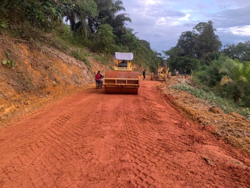 TMMD Ke-128 Kodim 1204/Sanggau Percepat Peningkatan Jalan 13 Kilometer di Kembayan