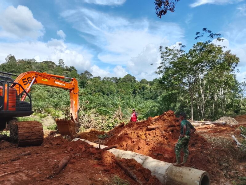 TMMD Ke-128 Kodim 1204/Sanggau Tingkatkan Infrastruktur Desa di Kecamatan Kembayan