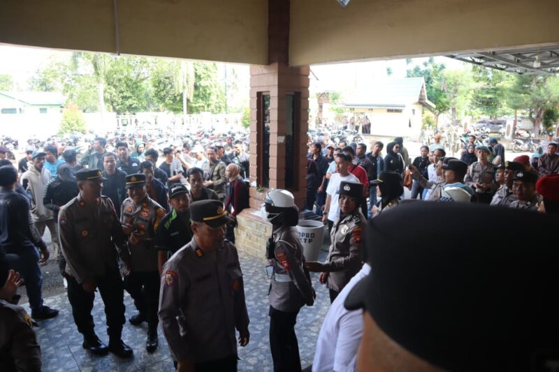 Pastikan Kegiatan Tetap Kondusif, Polres Ketapang Laksanakan Pengamanan Rapat Dengar Pendapat Umum di Kantor DPRD