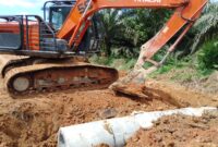 Excavator Percepat Pembangunan Gorong-Gorong TMMD Ke-128 Kodim 1204/Sanggau