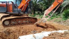 Excavator Percepat Pembangunan Gorong-Gorong TMMD Ke-128 Kodim 1204/Sanggau