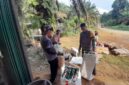 Bhabinkamtibmas Ramah dan Peduli, Warga Pengepul Barang Bekas Merasa Senang