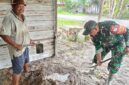 Babinsa Koramil 08/Paloh Perkuat Komsos Lewat Gotong Royong Bersama Warga